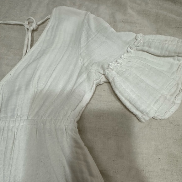 White dress - Picture 4 of 7